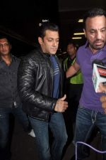 Salman Khan leave for New Year_s celebration in Airport, Mumbai on 28th Dec 2011 (3).JPG